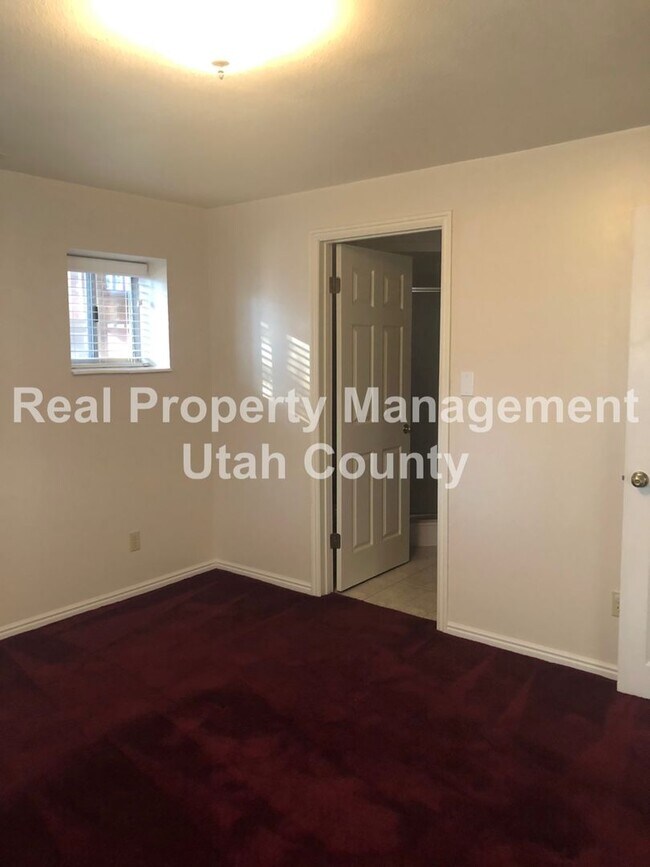 Building Photo - Spacious Lehi Home