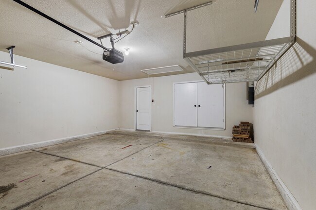 Building Photo - 3212 Oriental Ave