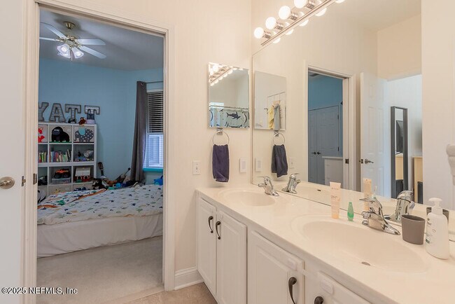 Building Photo - 8543 Glenbury Ct N