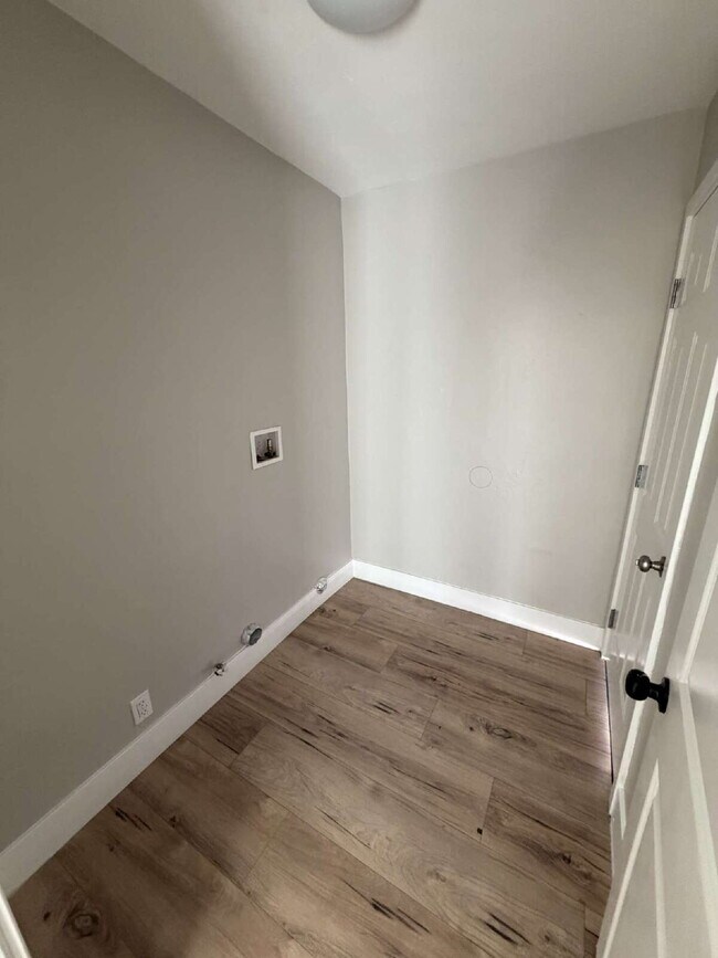 Building Photo - Modern Comfort Meets Timeless Charm