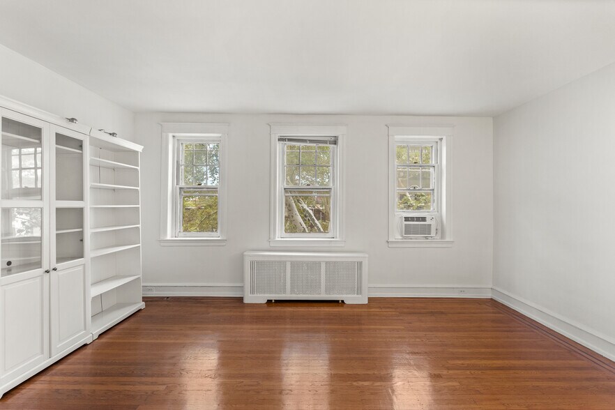 Building Photo - 409 Pine St