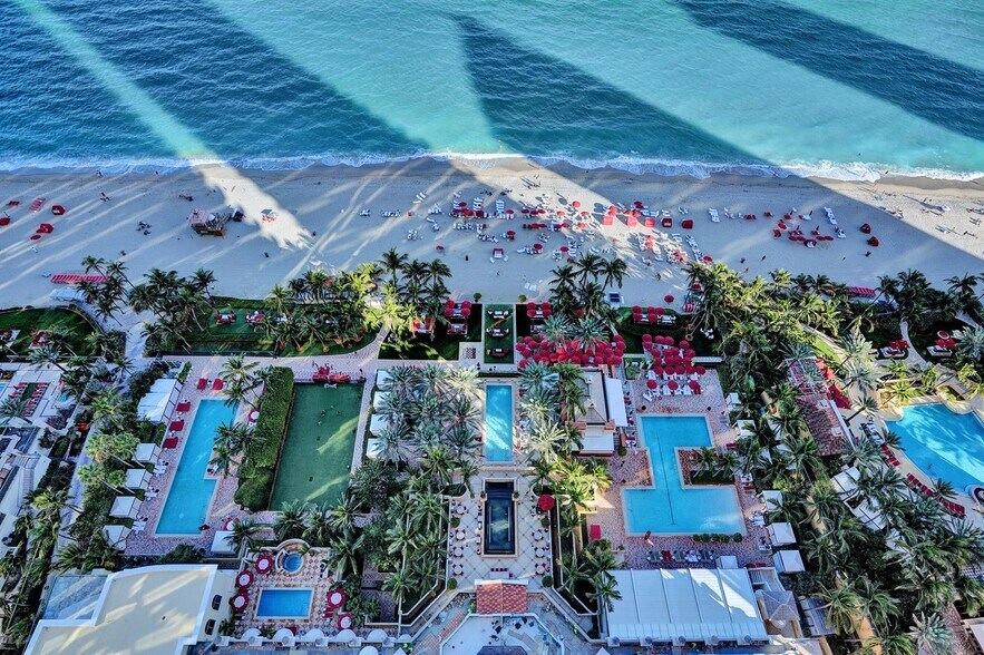 Building Photo - 17875 Collins Ave