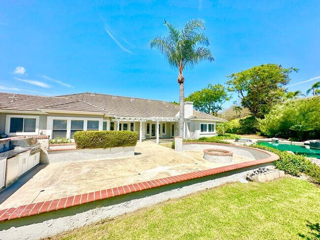 Building Photo - 4286 La Canada Rd