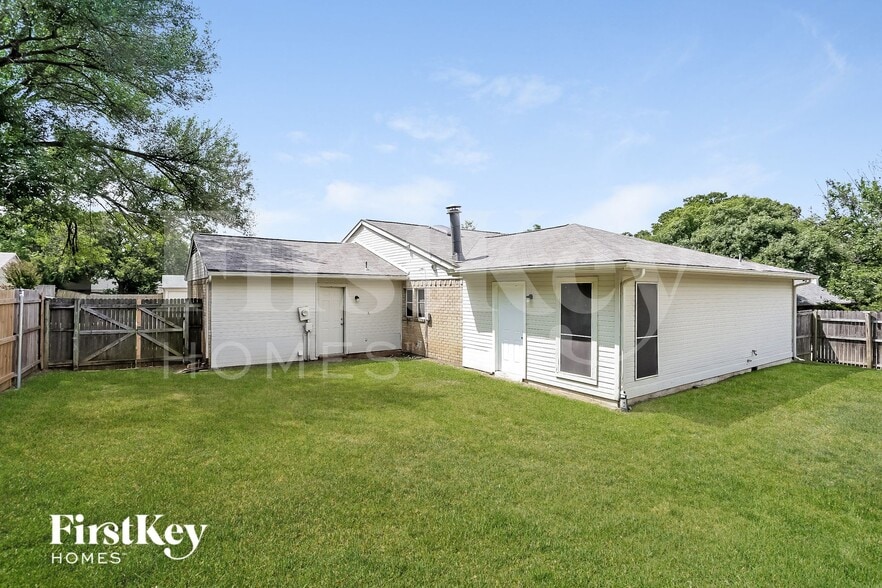 Building Photo - 5614 Sarasota Dr