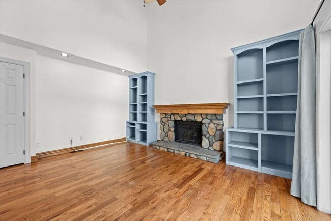 Building Photo - 5401 N Wagonwheel Trail