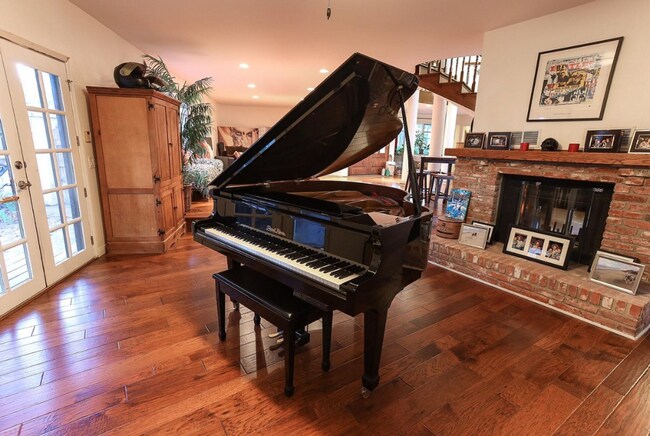 Building Photo - 1769 Ivy Rd