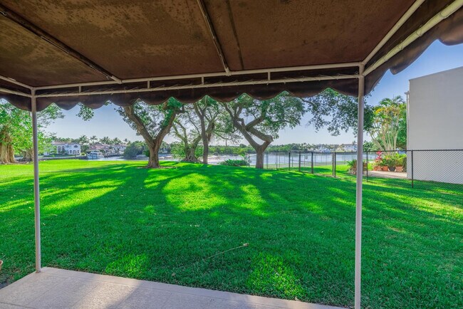 Building Photo - 374 Golfview Rd