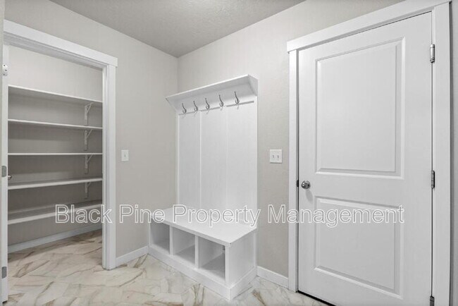 Building Photo - 7684 S Seabreeze Way