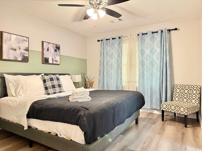 Building Photo - 1275 Sweet Pine Dr