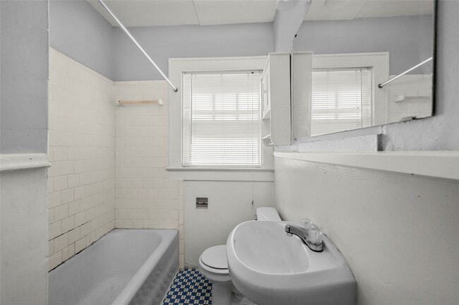 Building Photo - 1608 Kipling St