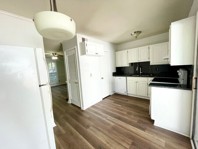 Building Photo - Rosewood