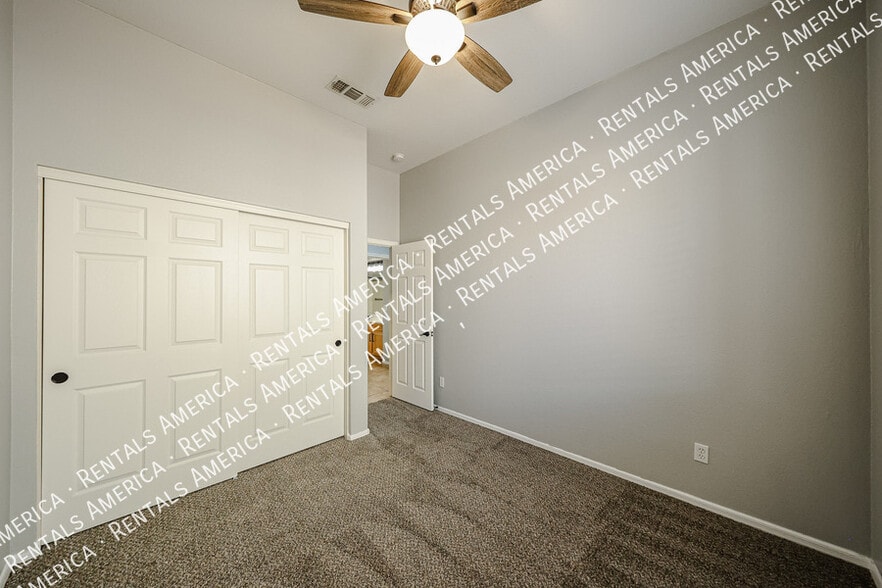 Building Photo - 9447 E Natal Ave