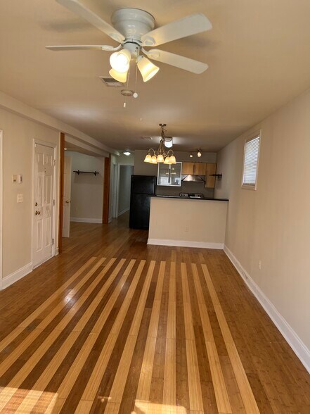 Building Photo - 2527 Brookfield Ave