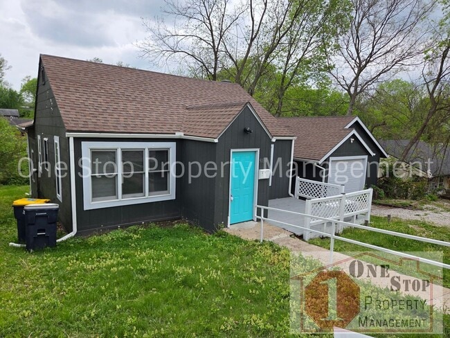 Building Photo - Beautiful 4 Bedroom 2 Bathroom in Kansas City!