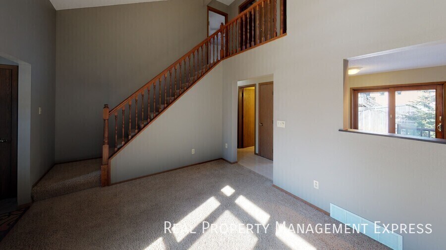 Building Photo - 4712 E Blazewood Dr