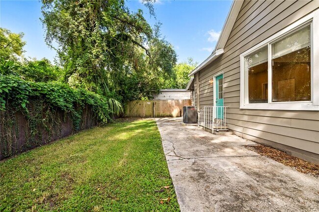 Building Photo - 2708 N Mitchell Ave