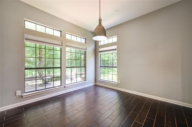 Building Photo - 25 Fairway Oaks Pl