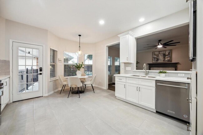 Building Photo - 2350 Seamist Cir