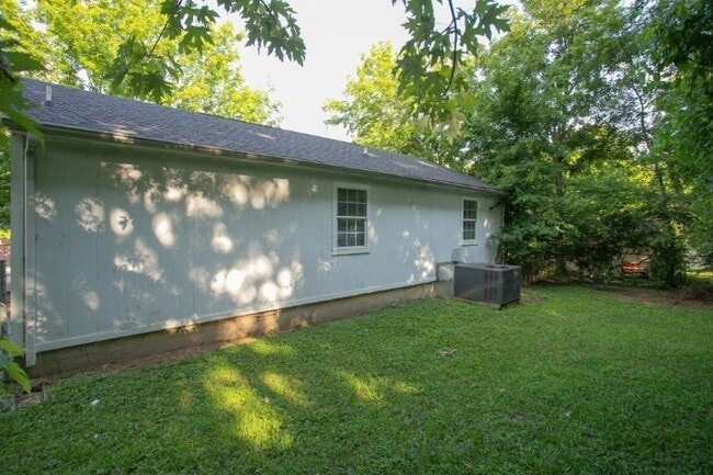 Building Photo - 105 Robert Yoest Dr