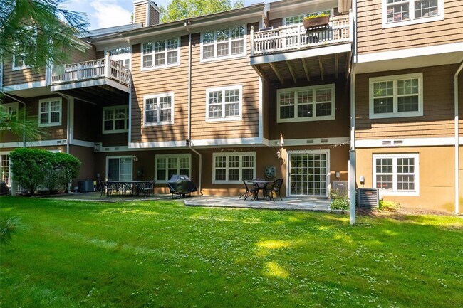 Building Photo - 3 Deertree Ln