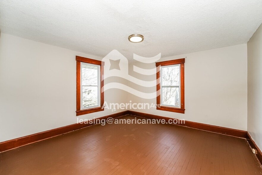 Building Photo - 913 Bedford Ave SW