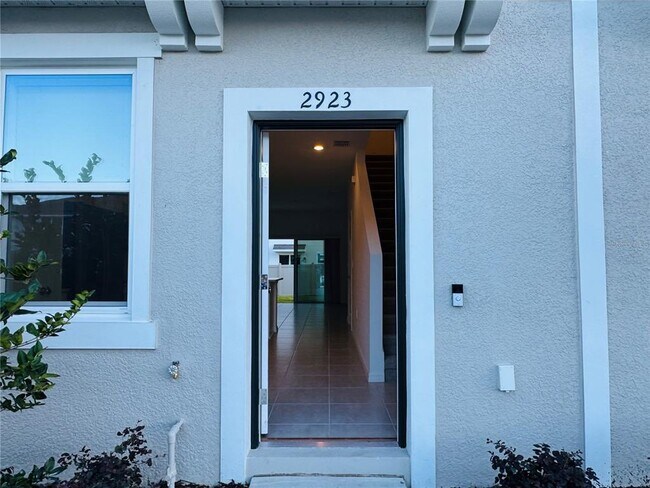 Building Photo - 2923 Skyline Lp