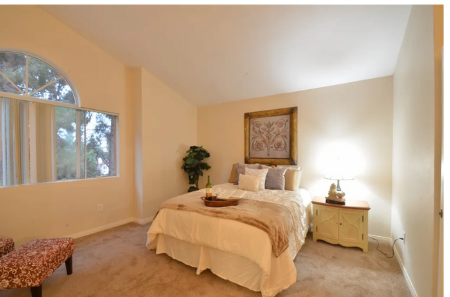 Building Photo - 4 Bedroom House in Penasquitos