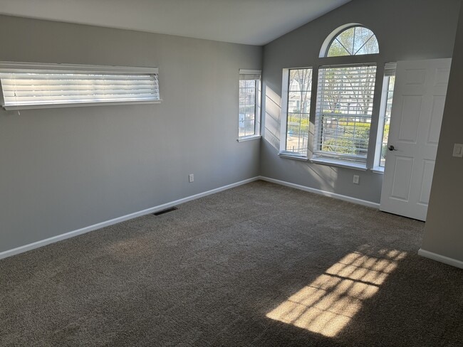 Building Photo - 558 Torrey Pine Ln