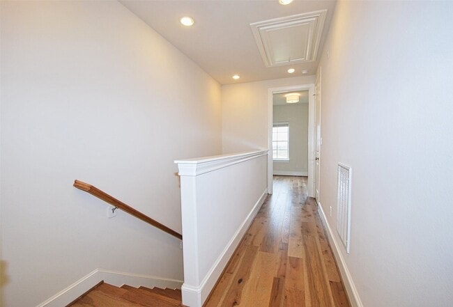 Building Photo - 9443 Fannin St