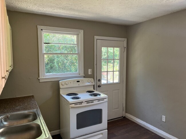 Building Photo - **UPCOMING**Total Electric 2 Bedroom / 1 B...