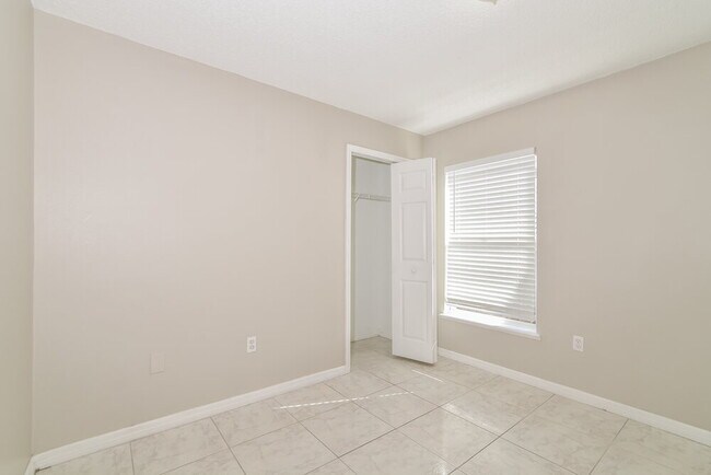 Building Photo - 417 Delicata Dr