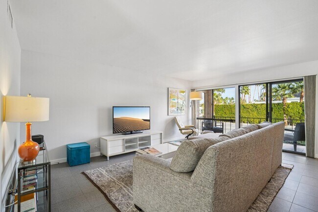 Building Photo - 2727 S Sierra Madre