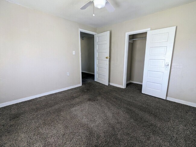 Building Photo - "Charming 3 Bed Duplex for Rent in Jacksonville, FL - Spacious, Convenient, and Ready for You!"