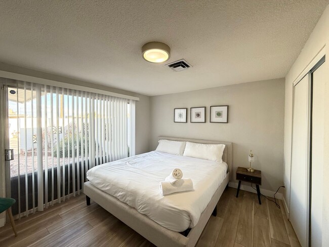 Building Photo - 3/BD 2/BA Home Near the Las Vegas Strip – ...