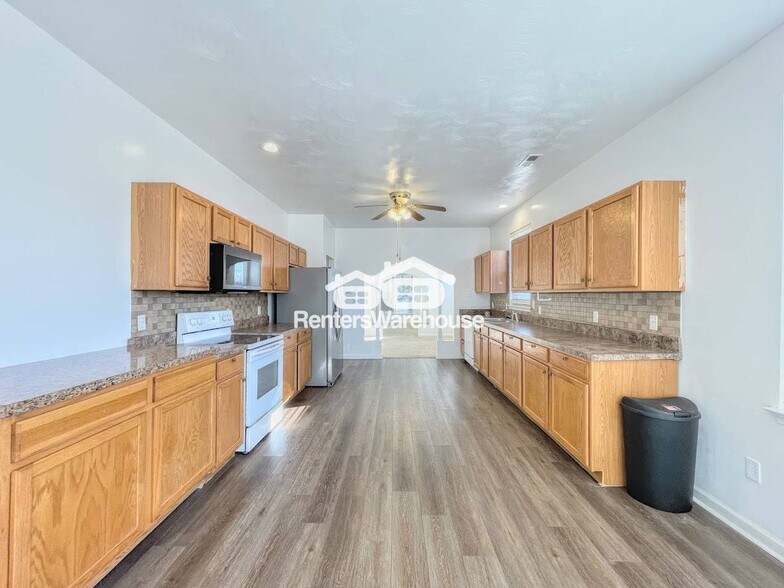 Building Photo - 1405 Church St