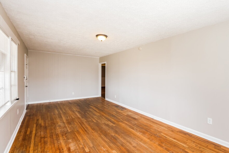 Building Photo - 3995 Sandy Hill Rd