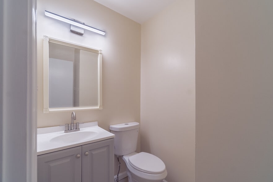 Building Photo - 9416 Penshurst Ct