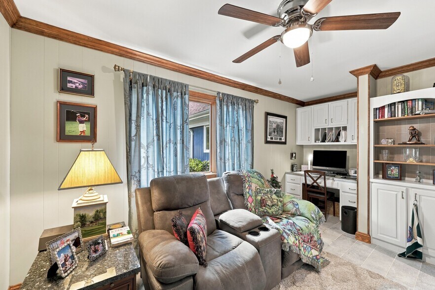 Building Photo - 64 Pinewild Dr