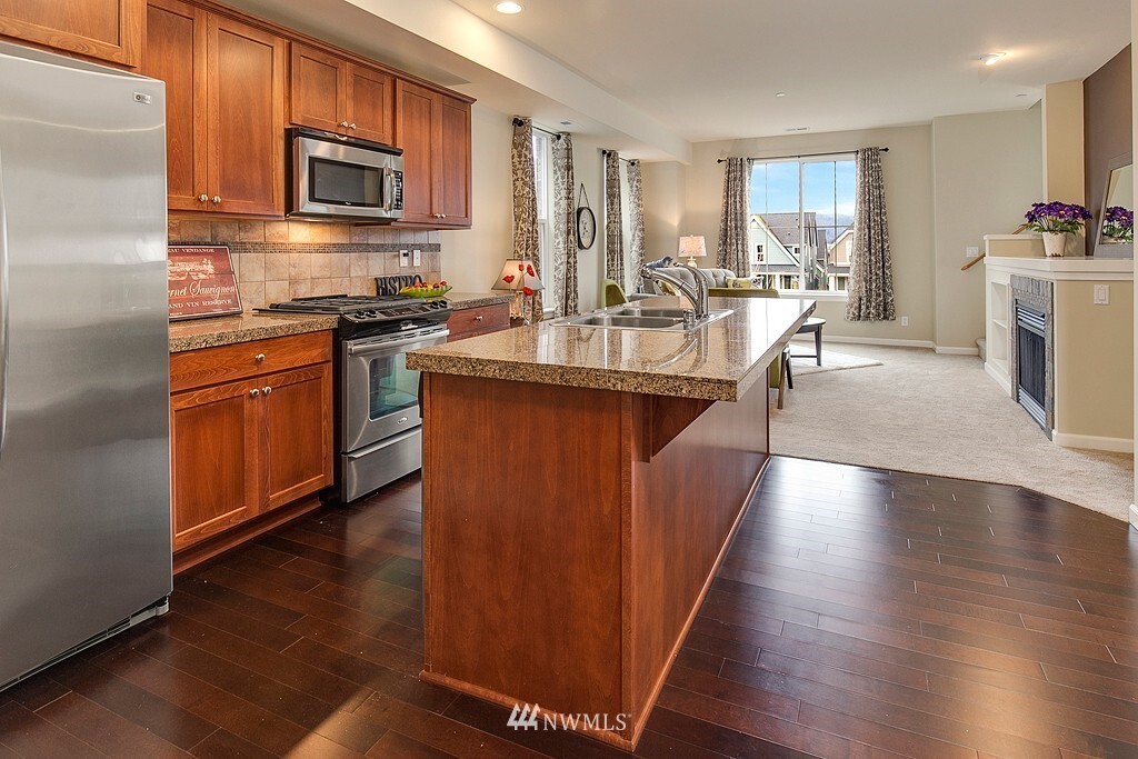 Kitchen + Living - 964 4th Ave NE
