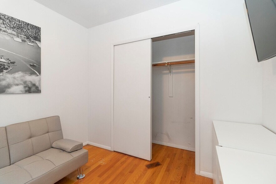 Building Photo - 304e E 95th St