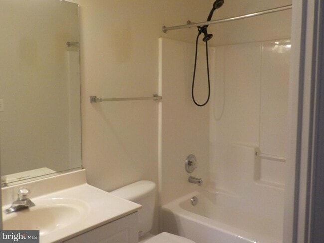 Building Photo - 703 Kings Crest Dr