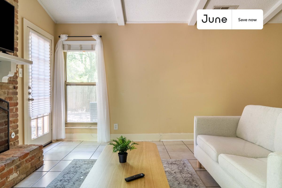 Building Photo - 9104 Quail Creek Dr