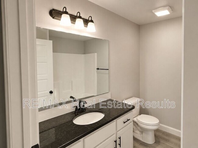 Building Photo - 511 Melrose Pl