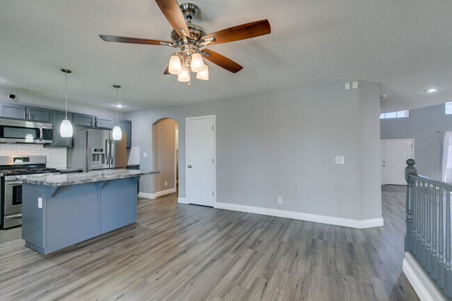 Building Photo - BEAUTIFUL POOL HOME W/RV