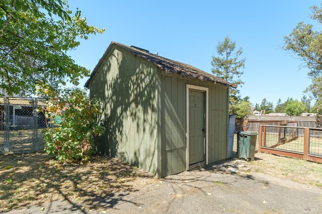 Building Photo - 9527 Old Redwood Hwy N