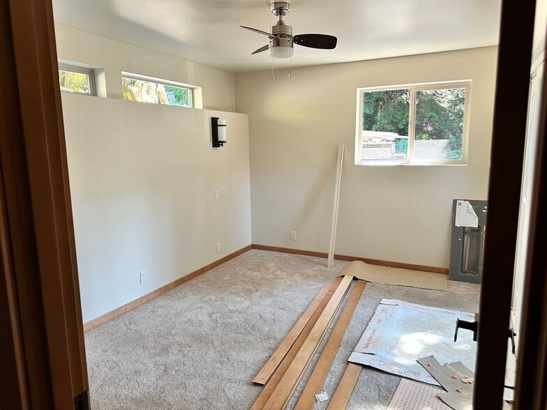 Building Photo - 1252 Paradise Rd