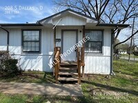 Building Photo - 208 S Dallas-D