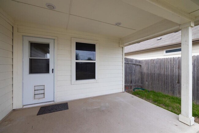 Building Photo - 202 Low Bramble Dr