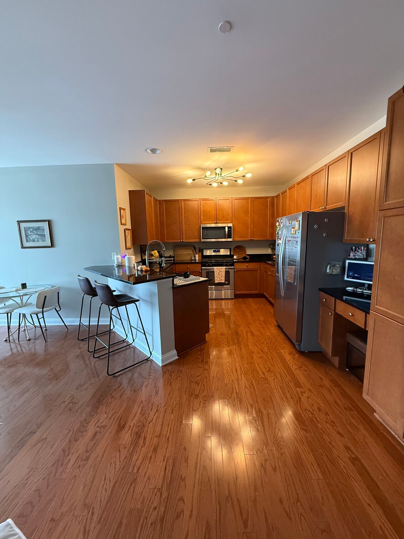 Building Photo - 140 S River St