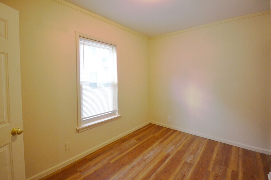 Building Photo - 143 Arlington St